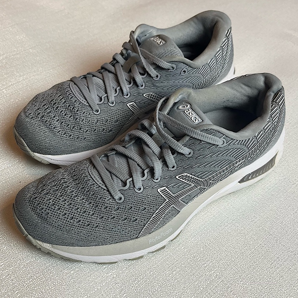 ASICS Grey Women’s Cumulus 22 Athletic Shoe